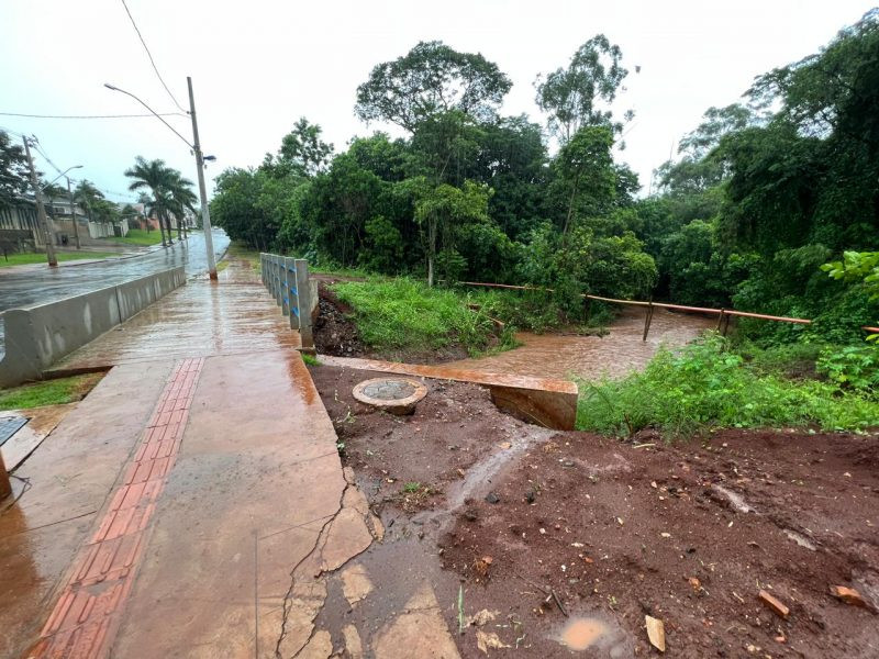 Erosão ressurgiu às margens da ponte da Hayel Bon Faker (Foto: Divulgação/Prefeitura de Dourados)