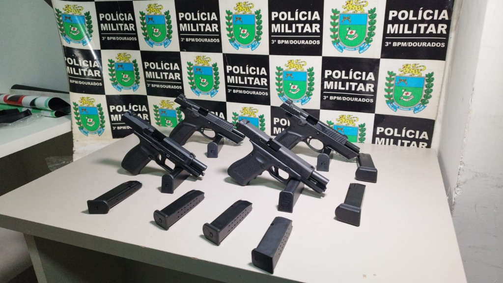 Armas de fogo apreendidas com a dupla carioca; Foto: Ligado Na Notícia