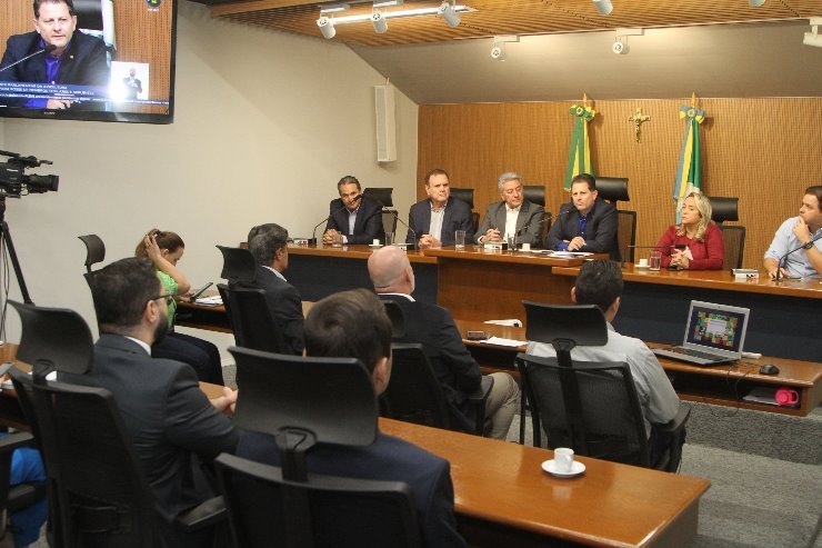 Reunião de posse da Frente Parlamentar contou com participação de representantes de diversas entidades
