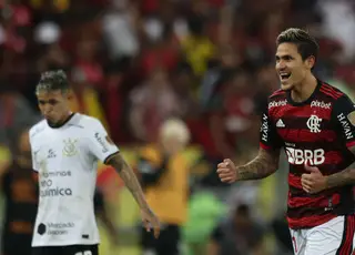 Flamengo volta a derrotar Corinthians e avança na Libertadores