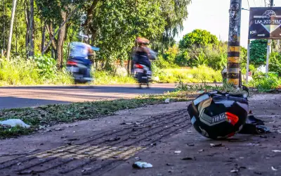 Acidente entre duas motocicletas deixa mulher morta na noite de domingo
