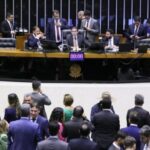 Câmara enfrenta STF e barra ação contra Ramagem, Bolsonaro e 32 acusados de golpe
