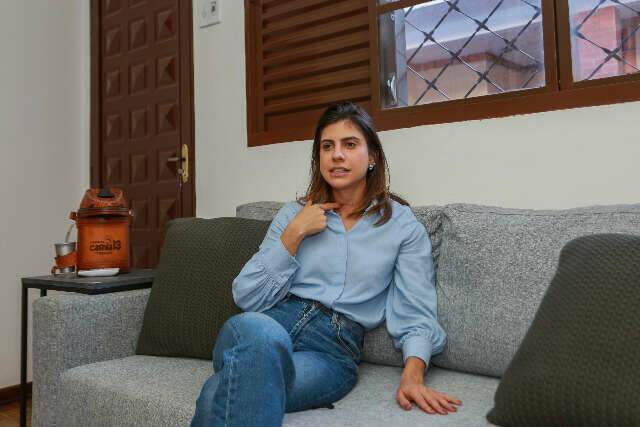 ENXAQUECA FEZ CAMILA DESCOBRIR CÂNCER DE TIREOIDE QUE EVOLUIU PARA METÁSTASE